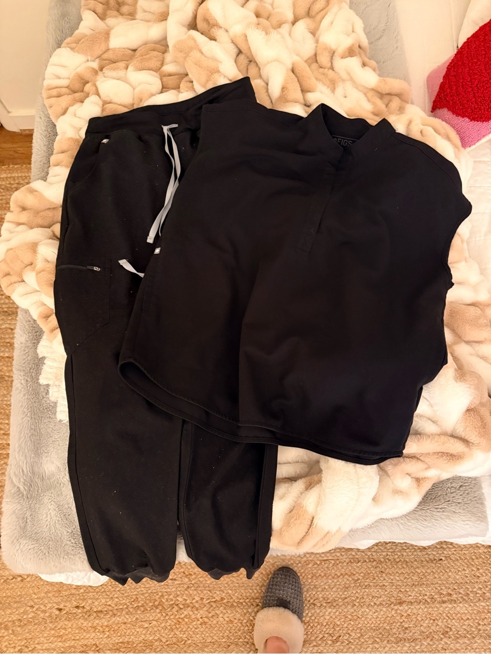 Figs Black Rafaela scrub top and high waisted Zamora joggers- Both medium